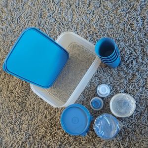 Blue Tupperware picnic set